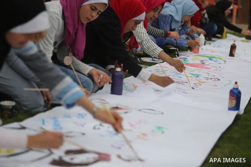 Palestinian girls take part in a celebrate on the occasion of International Women's Day in Gaza city, March 8, 2018. Photo by Ashraf Amra