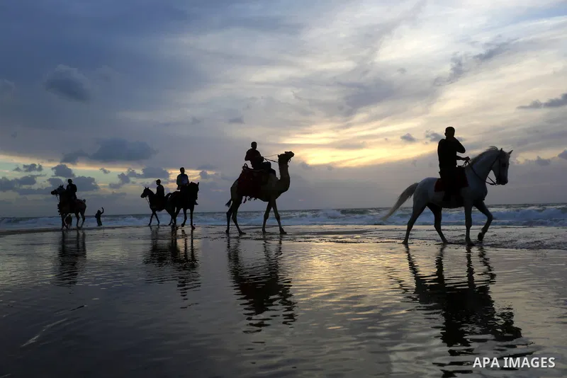 Palestinians perform with horses during an equestrian show by the beach in Gaza City on March 9, 2018. Photo by Ashraf Amra