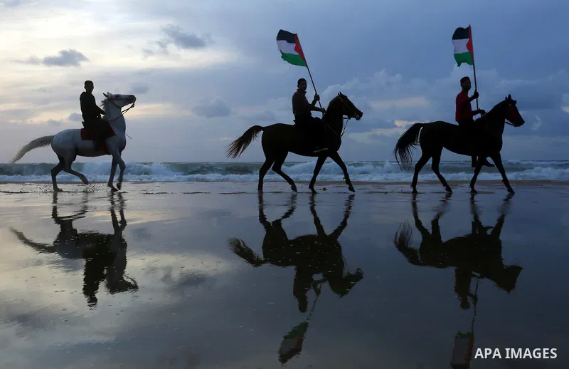 Palestinians perform with horses during an equestrian show by the beach in Gaza City on March 9, 2018. Photo by Ashraf Amra