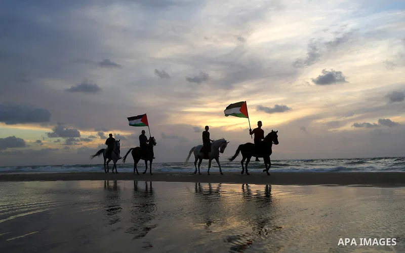 Palestinians perform with horses during an equestrian show by the beach in Gaza City on March 9, 2018. Photo by Ashraf Amra