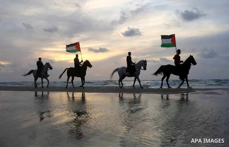Palestinians perform with horses during an equestrian show by the beach in Gaza City on March 9, 2018. Photo by Ashraf Amra