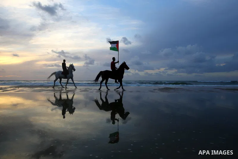 Palestinians perform with horses during an equestrian show by the beach in Gaza City on March 9, 2018. Photo by Ashraf Amra