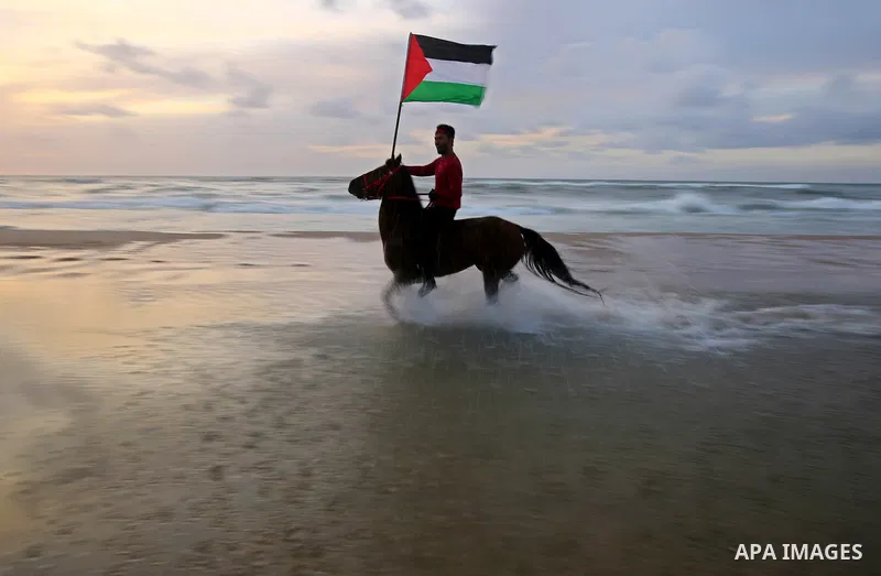 Palestinians perform with horses during an equestrian show by the beach in Gaza City on March 9, 2018. Photo by Ashraf Amra