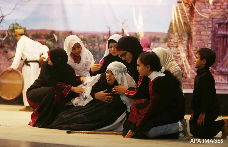Palestinian supporters of Islamic Jihad hold take part during a Stage show in a celebrate on the occasion of International Women's Day in Gaza city, March 10, 2018. Photo by Ashraf Amra