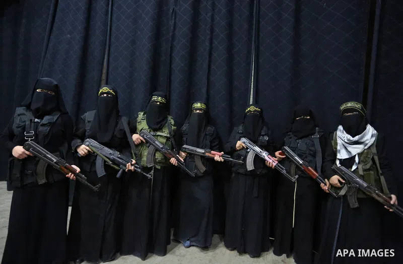 Palestinian women supporters of Islamic Jihad hold weapons during a Stage show in a celebrate on the occasion of International Women's Day in Gaza city, March 10, 2018. Photo by Ashraf Amra. Photo by Ashraf Amra