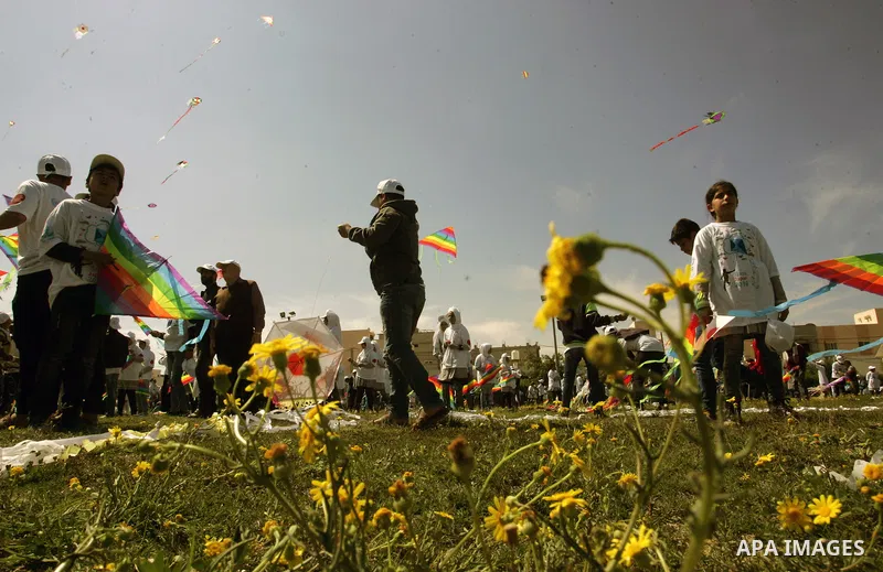 Palestinian school children fly kites in a show of solidarity with the Japanese people in the southern Gaza Strip town of Khan Yunis on March 13, 2018, during an event organised by the United Nations Relief and Works Age...