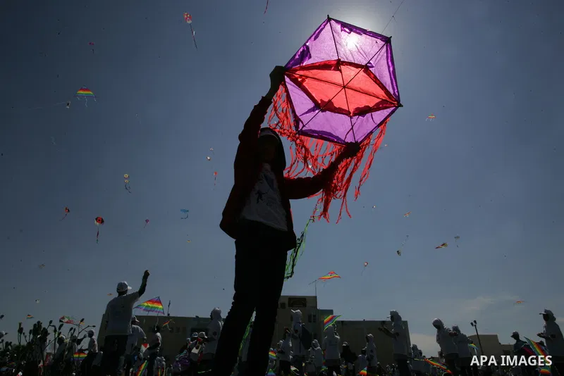 Palestinian school children fly kites in a show of solidarity with the Japanese people in the southern Gaza Strip town of Khan Yunis on March 13, 2018, during an event organised by the United Nations Relief and Works Age...