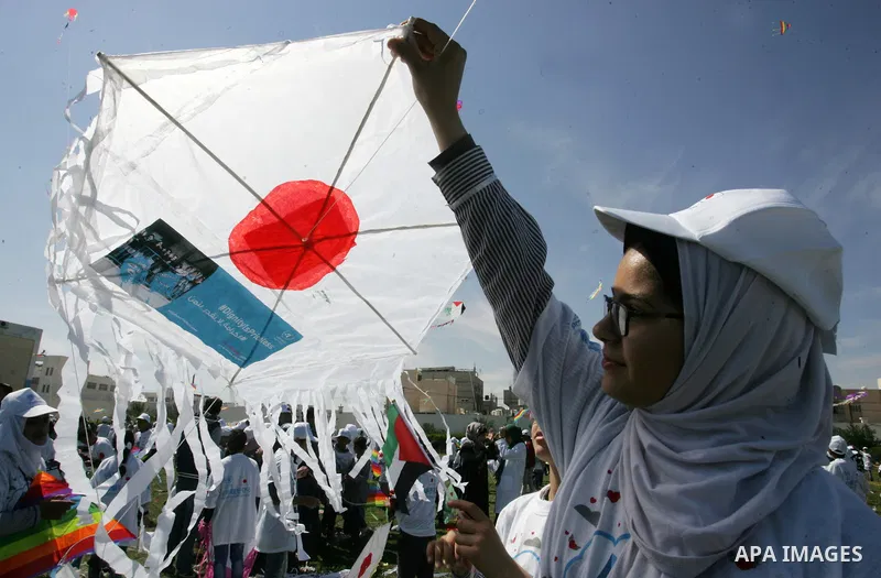 Palestinian school children fly kites in a show of solidarity with the Japanese people in the southern Gaza Strip town of Khan Yunis on March 13, 2018, during an event organised by the United Nations Relief and Works Age...