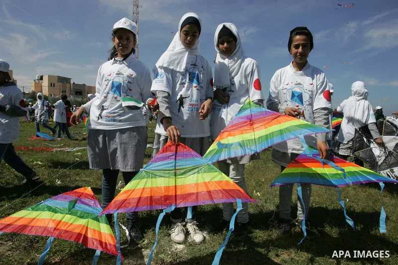 Palestinian school children fly kites in a show of solidarity with the Japanese people in the southern Gaza Strip town of Khan Yunis on March 13, 2018, during an event organised by the United Nations Relief and Works Age...