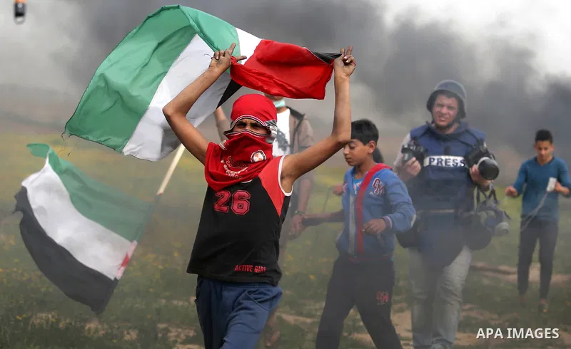 Palestinian protesters clash with Israeli security forces in response to the United States' decision to recognize Jerusalem as the Capital of Israel near Khan Yunis by the border fence between Israel and the southern Gaz...