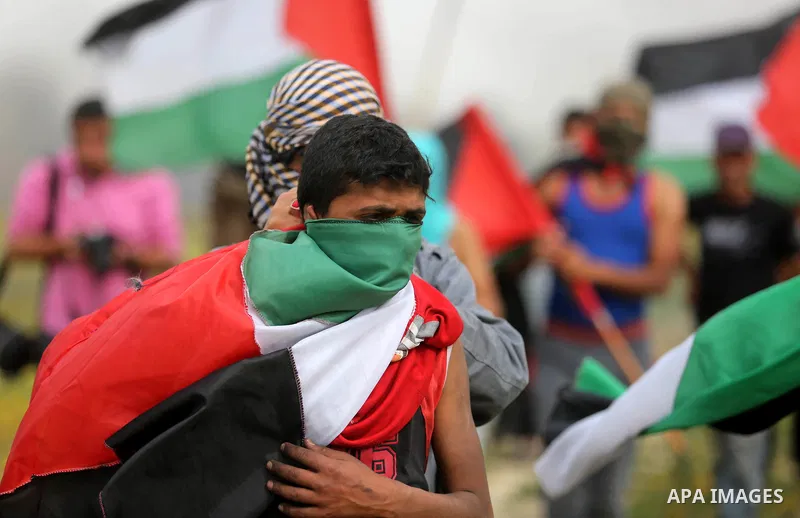 Palestinian protesters clash with Israeli security forces in response to the United States' decision to recognize Jerusalem as the Capital of Israel near Khan Yunis by the border fence between Israel and the southern Gaz...
