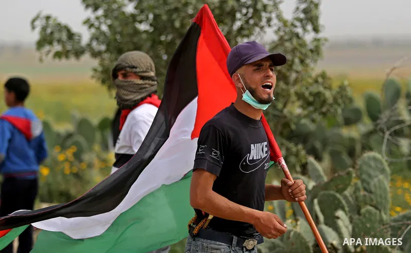 Palestinian protesters clash with Israeli security forces in response to the United States' decision to recognize Jerusalem as the Capital of Israel near Khan Yunis by the border fence between Israel and the southern Gaz...