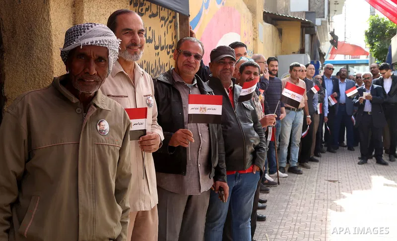 Egyptians stand outside a polling station on the first day of the 2018 Egyptian presidential elections, in Cairo, Egypt, on March 26, 2018. Egyptians head to the polls in a three-day vote to choose between incumbent Abde...