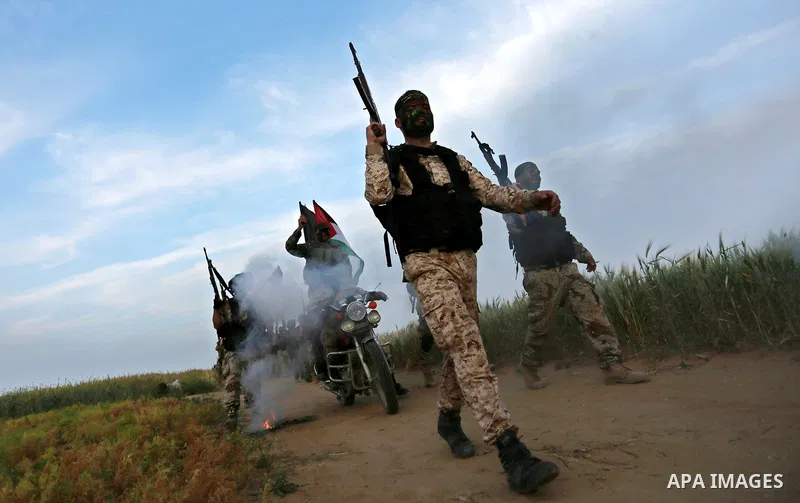 Palestinian Islamic Jihad militants march during a military drill in Khan Yunis in the southern Gaza Strip March 27, 2018. Photo by Ashraf Amra