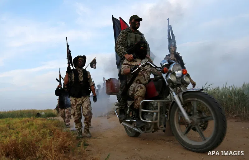 Palestinian Islamic Jihad militants march during a military drill in Khan Yunis in the southern Gaza Strip March 27, 2018. Photo by Ashraf Amra