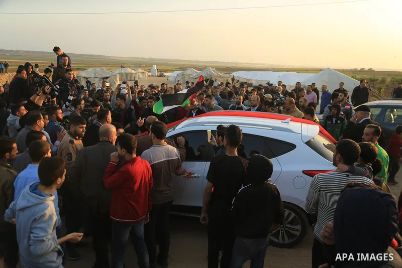 Paleatinian hold a groom next pitched by Palestinians on the Gaza border with Israel, east of Jabalia, on March 29, 2018, ahead of a six-week protest camp. The exceptional protest is dubbed "The Great March of Return" an...