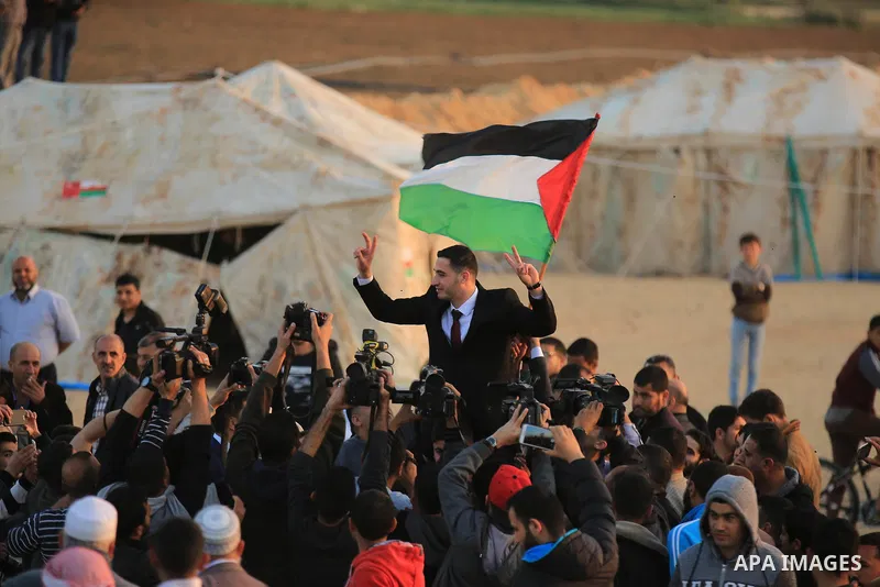 Paleatinian hold a groom next pitched by Palestinians on the Gaza border with Israel, east of Jabalia, on March 29, 2018, ahead of a six-week protest camp. The exceptional protest is dubbed "The Great March of Return" an...