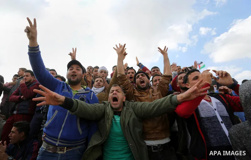 Palestinians take part during a tent city protest along the Israel border with Gaza, demanding the right to return to their homeland, in Khan Younis in the southern Gaza Strip March 30, 2018. Photo by Ashraf Amra
