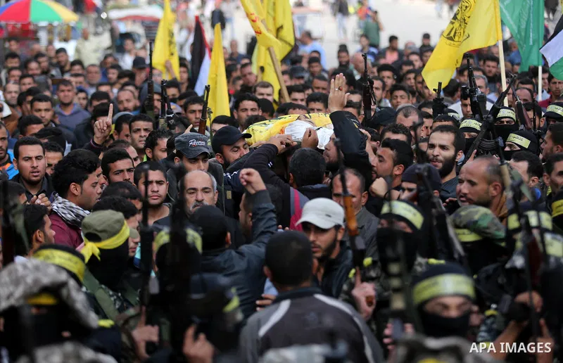 Palestinians carry the body of Hamdan Abu Amsha who was killed a day earlier during clashes with Israeli security forces in a tent city protest along the Israel border with Gaza, demanding the right to return to their ho...