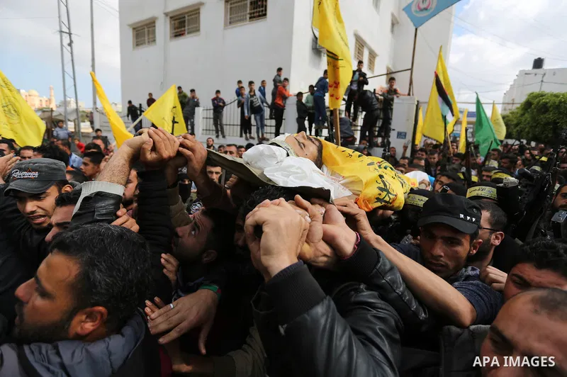 Palestinians carry the body of Hamdan Abu Amsha who was killed a day earlier during clashes with Israeli security forces in a tent city protest along the Israel border with Gaza, demanding the right to return to their ho...