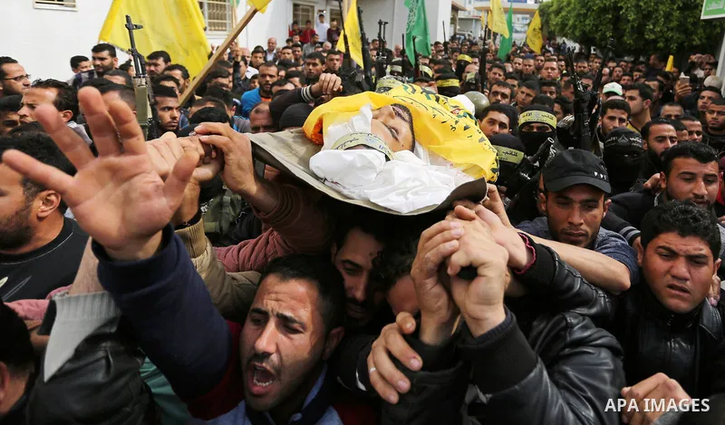 Palestinians carry the body of Hamdan Abu Amsha who was killed a day earlier during clashes with Israeli security forces in a tent city protest along the Israel border with Gaza, demanding the right to return to their ho...