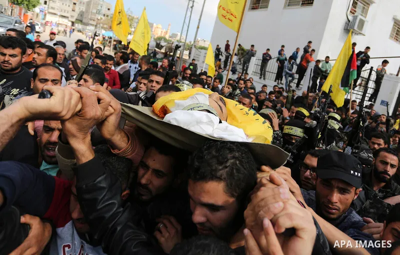 Palestinians carry the body of Hamdan Abu Amsha who was killed a day earlier during clashes with Israeli security forces in a tent city protest along the Israel border with Gaza, demanding the right to return to their ho...