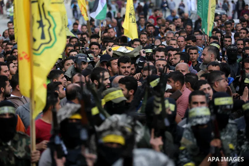 Palestinians carry the body of Hamdan Abu Amsha who was killed a day earlier during clashes with Israeli security forces in a tent city protest along the Israel border with Gaza, demanding the right to return to their ho...