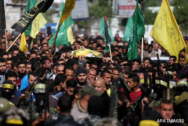 Palestinians carry the body of Hamdan Abu Amsha who was killed a day earlier during clashes with Israeli security forces in a tent city protest along the Israel border with Gaza, demanding the right to return to their ho...