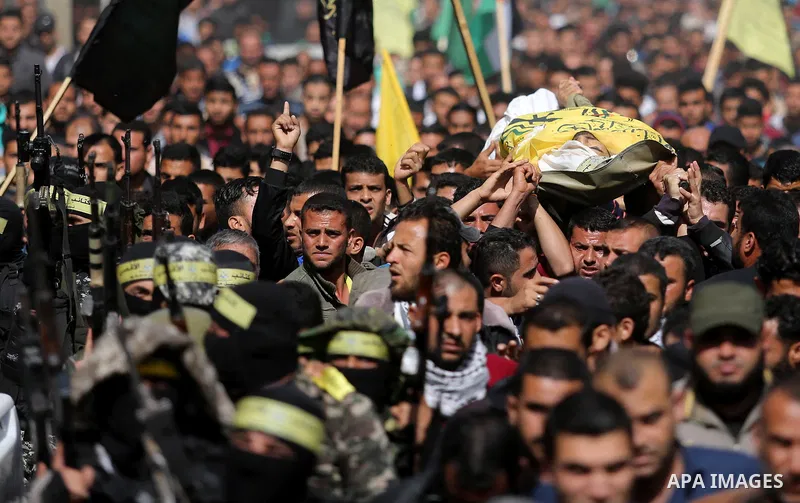Palestinians carry the body of Hamdan Abu Amsha who was killed a day earlier during clashes with Israeli security forces in a tent city protest along the Israel border with Gaza, demanding the right to return to their ho...