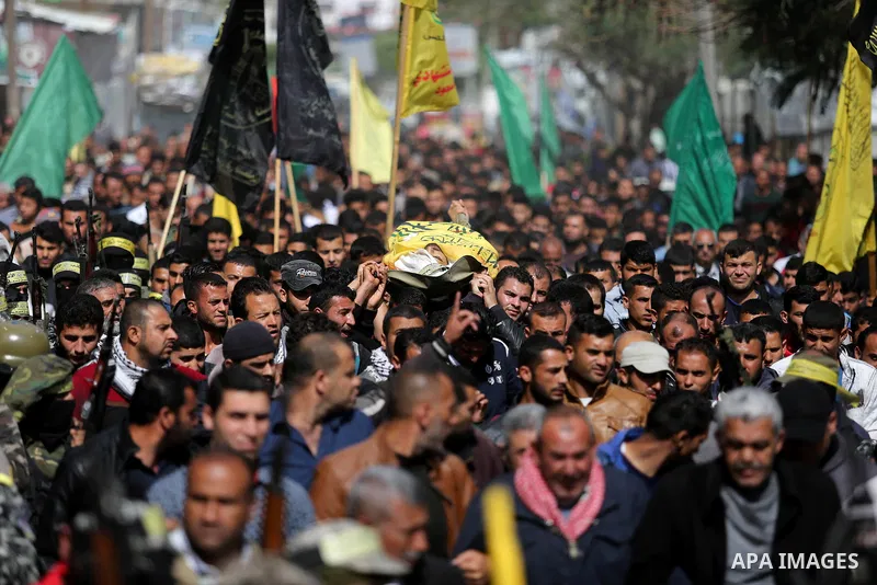 Palestinians carry the body of Hamdan Abu Amsha who was killed a day earlier during clashes with Israeli security forces in a tent city protest along the Israel border with Gaza, demanding the right to return to their ho...
