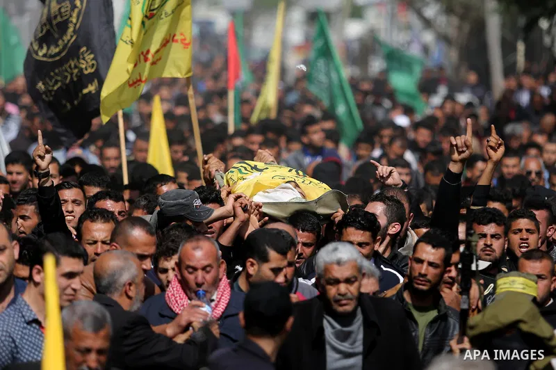 Palestinians carry the body of Hamdan Abu Amsha who was killed a day earlier during clashes with Israeli security forces in a tent city protest along the Israel border with Gaza, demanding the right to return to their ho...