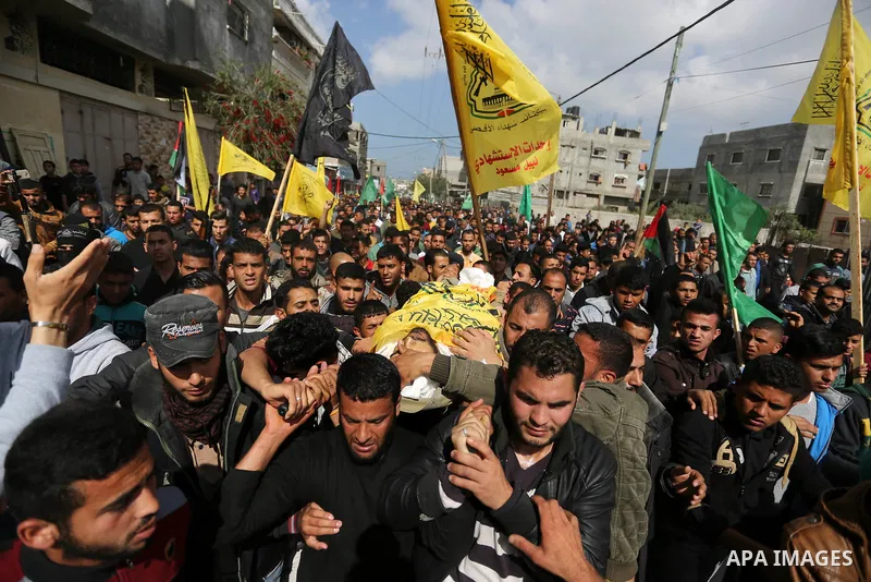 Palestinians carry the body of Hamdan Abu Amsha who was killed a day earlier during clashes with Israeli security forces in a tent city protest along the Israel border with Gaza, demanding the right to return to their ho...