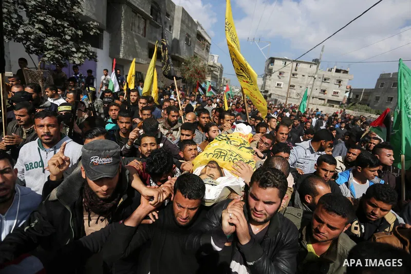 Palestinians carry the body of Hamdan Abu Amsha who was killed a day earlier during clashes with Israeli security forces in a tent city protest along the Israel border with Gaza, demanding the right to return to their ho...