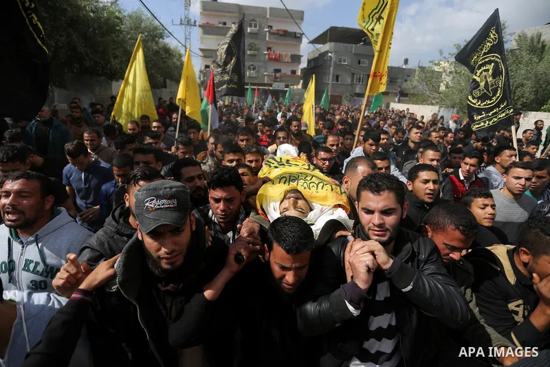 Palestinians carry the body of Hamdan Abu Amsha who was killed a day earlier during clashes with Israeli security forces in a tent city protest along the Israel border with Gaza, demanding the right to return to their ho...