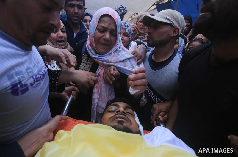 Palestinians carry the body of Jihad Abu Jamous who was killed a day earlier during clashes with Israeli security forces in a tent city protest along the Israel border with Gaza, demanding the right to return to their ho...