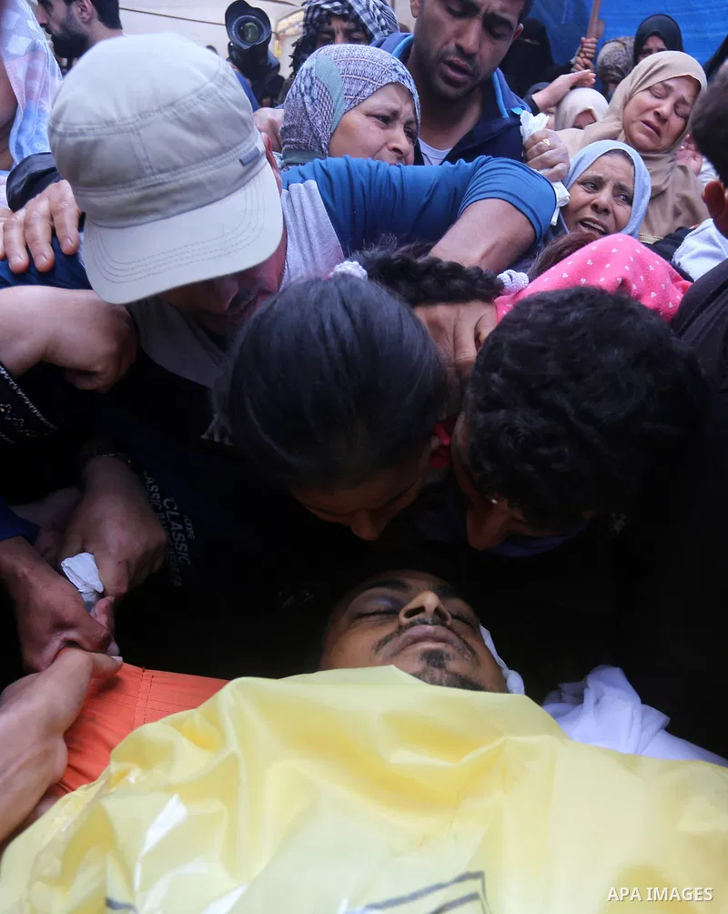 Palestinians carry the body of Jihad Abu Jamous who was killed a day earlier during clashes with Israeli security forces in a tent city protest along the Israel border with Gaza, demanding the right to return to their ho...