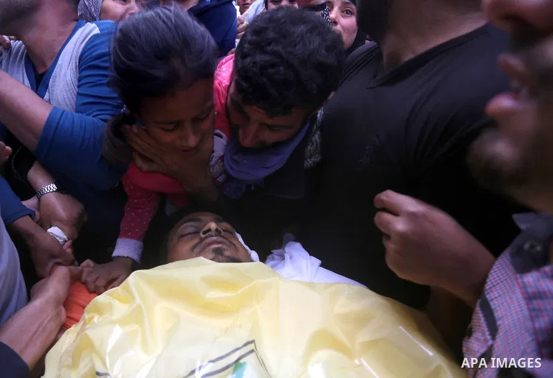 Palestinians carry the body of Jihad Abu Jamous who was killed a day earlier during clashes with Israeli security forces in a tent city protest along the Israel border with Gaza, demanding the right to return to their ho...