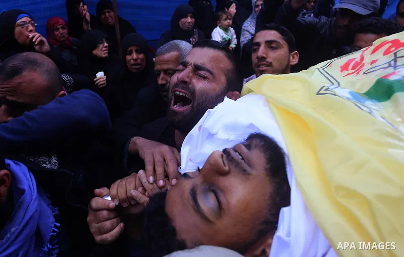 Palestinians carry the body of Jihad Abu Jamous who was killed a day earlier during clashes with Israeli security forces in a tent city protest along the Israel border with Gaza, demanding the right to return to their ho...