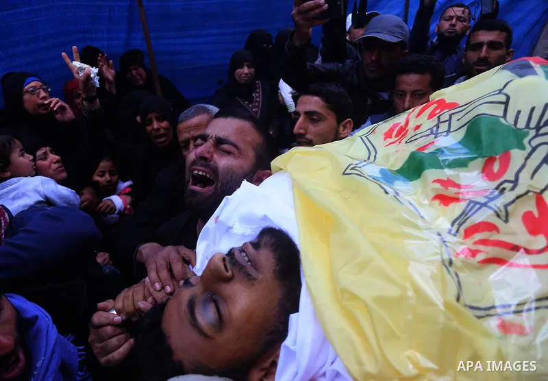 Palestinians carry the body of Jihad Abu Jamous who was killed a day earlier during clashes with Israeli security forces in a tent city protest along the Israel border with Gaza, demanding the right to return to their ho...