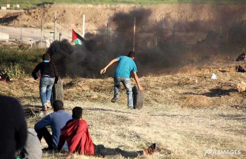 Palestinian protesters demonstrate during clashes with Israeli security forces in a protest, at the Israel-Gaza border, demanding the right to return to their homeland, east of Gaza City April 1, 2018. Photo by Mahmoud A...