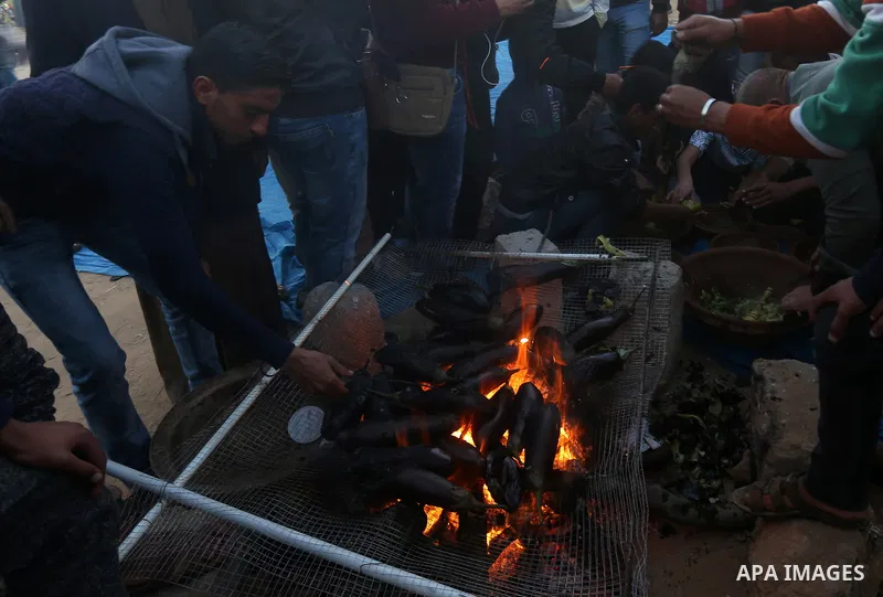 Palestinian protesters prepare dinner during clashes with Israeli security forces in a protest, at the Israel-Gaza border, demanding the right to return to their homeland, in Khan Younis in the southern Gaza strip on Apr...