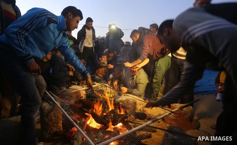 Palestinian protesters prepare dinner during clashes with Israeli security forces in a protest, at the Israel-Gaza border, demanding the right to return to their homeland, in Khan Younis in the southern Gaza strip on Apr...
