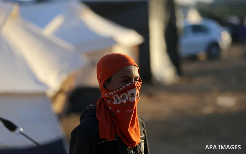 Palestinian protesters demonstrate during clashes with Israeli security forces in a protest, at the Israel-Gaza border, demanding the right to return to their homeland, in Khan Younis in the southern Gaza strip on April...