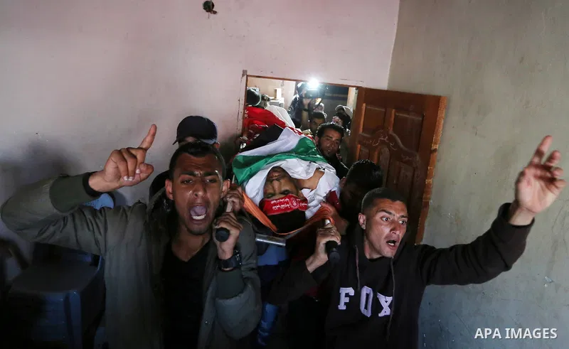 Palestinian mourners carry the body of 25-year-old Ahmed Arafa during his funeral in the city of Deir al-Balah, in the centre of the Gaza Strip on April 4, 2018. Arafa was shot dead by Israeli forces on the Gaza border,...