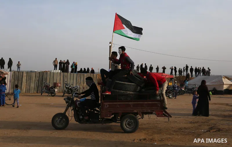 Palestinian protesters take part during a tent city protest, at the Israel-Gaza border, demanding the right to return to their homeland, in Khan Younis in the southern of Gaza strip on April 4, 2018. Photo by Ashraf Amra