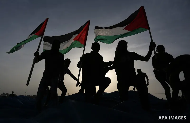 Palestinian protesters take part during a tent city protest, at the Israel-Gaza border, demanding the right to return to their homeland, in Khan Younis in the southern of Gaza strip on April 4, 2018. Photo by Ashraf Amra