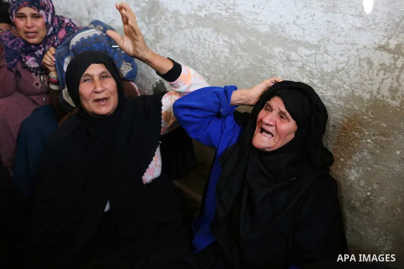 Relatives of Palestinian Alaa al-Zamili, 15, who who died the day before during clashes with Isareli security forces at the Israel-Gaza border, mourn during his funeral in Rafah in the southern Gaza strip on April 7, 201...