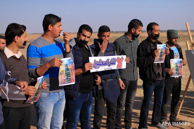 Palestinian Journalists take part in a protest against the killing of fellow journalist Yasser Murtaja, near the Israel-Gaza border in Khan Younis in the southern Gaza Strip on April 9, 2018. Photo by Sanad Latefa