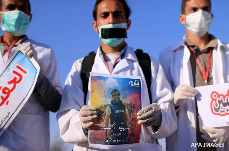 Palestinian Journalists take part in a protest against the killing of fellow journalist Yasser Murtaja, near the Israel-Gaza border in Khan Younis in the southern Gaza Strip on April 9, 2018. Photo by Sanad Latefa