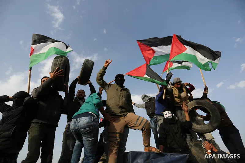 Palestinians protesters take part during clashes with Israeli troops near the border with Israel in the east Khan Yonis town southern Gaza Strip on, 12 April 2018. Protesters plan to call for the right of Palestinian ref...